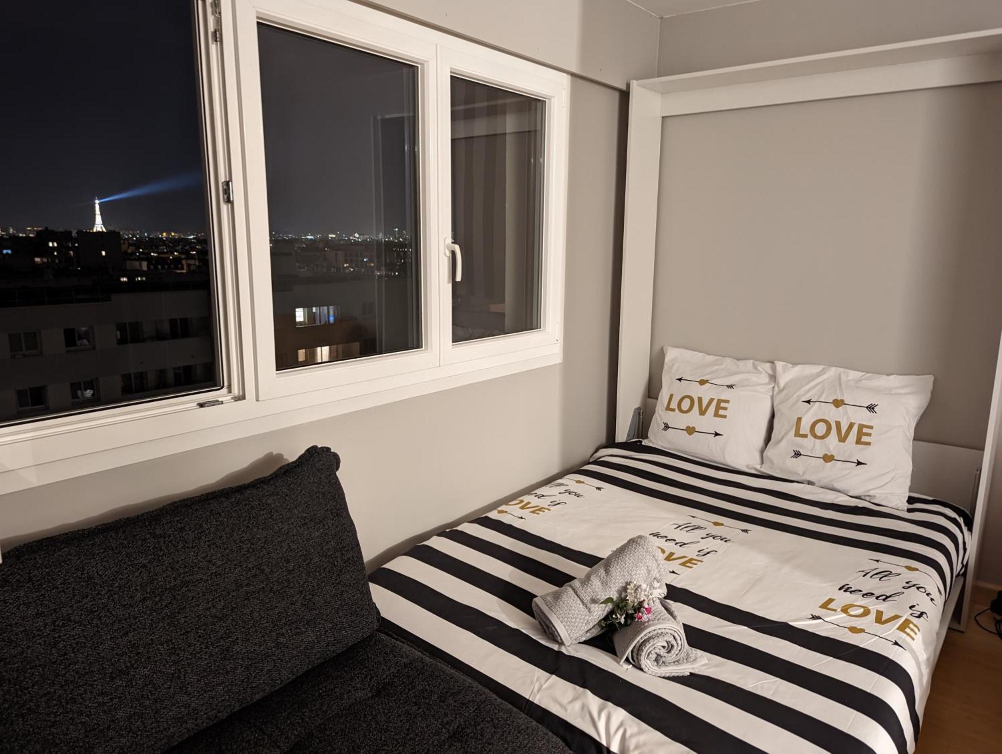 Charming With Eiffel View Apartment Paris
